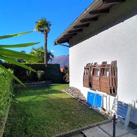 בית נופש By Maggiore With Garden