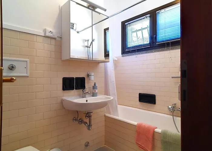 בית נופש By Maggiore With Garden *